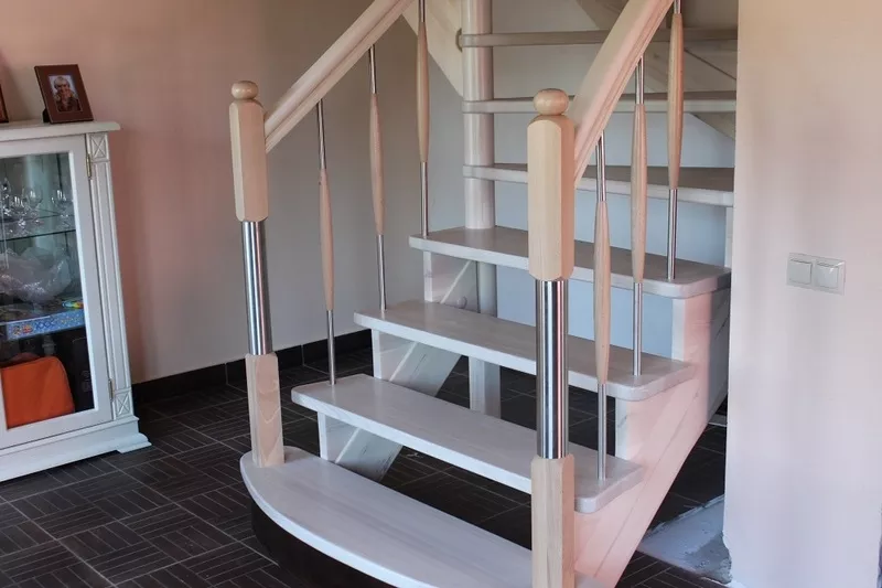 Лестницы межэтажные деревянные-собственное производство и монтаж.